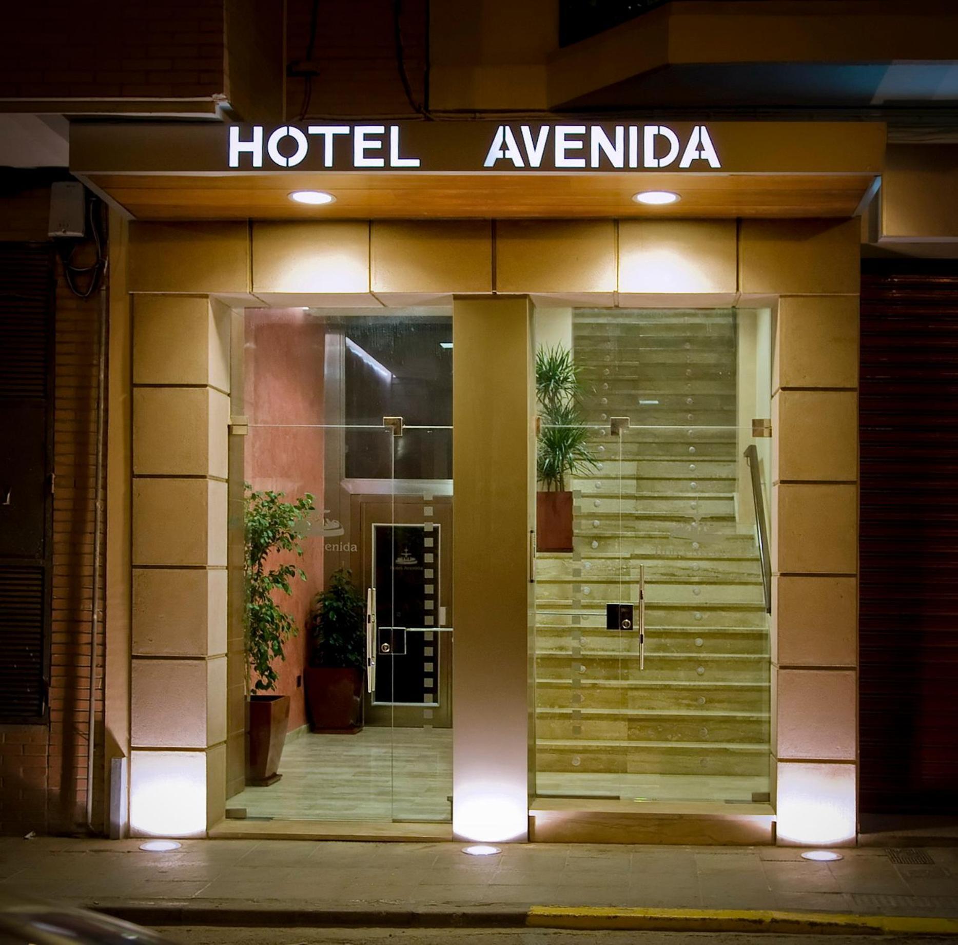 Hotel Avenida Requena Exterior photo