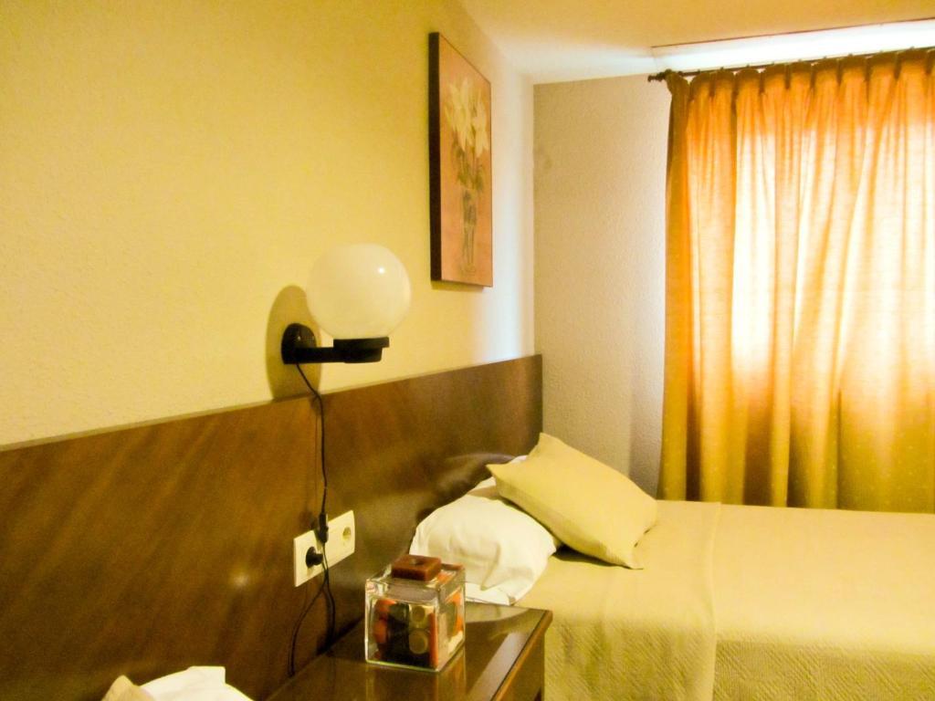 Hotel Avenida Requena Room photo