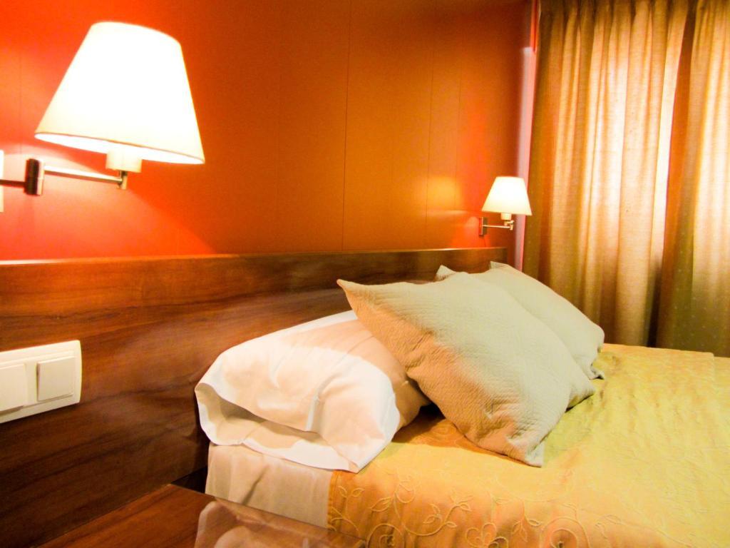 Hotel Avenida Requena Room photo
