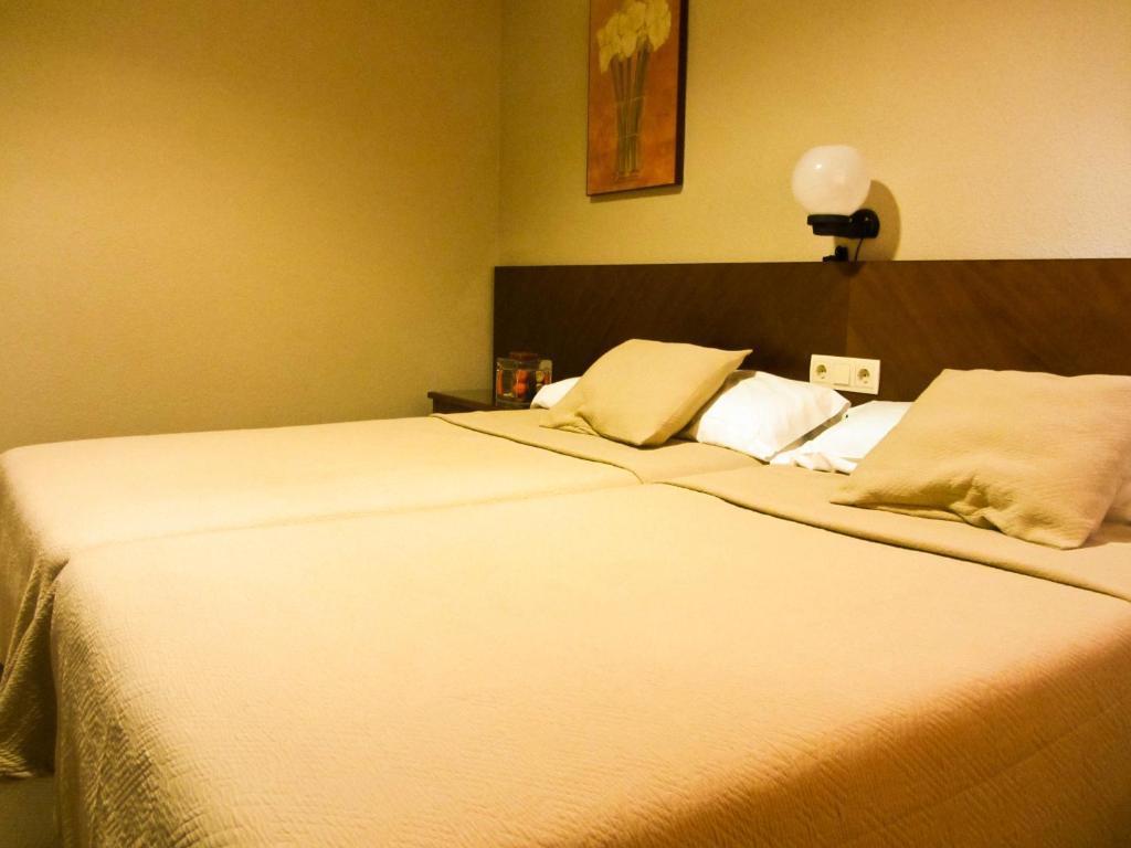 Hotel Avenida Requena Room photo