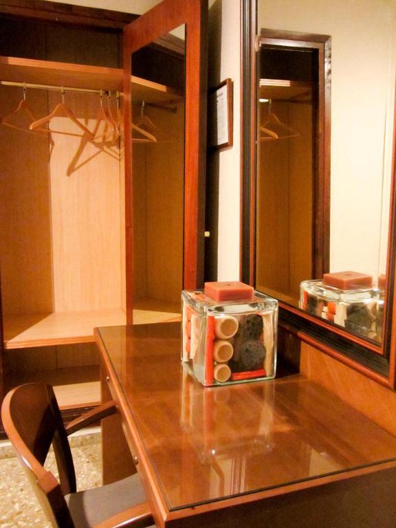 Hotel Avenida Requena Room photo
