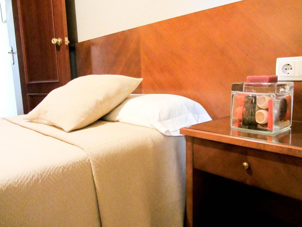 Hotel Avenida Requena Room photo