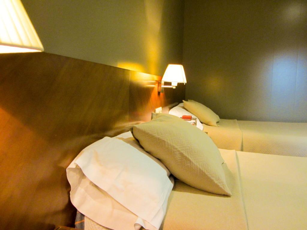 Hotel Avenida Requena Room photo