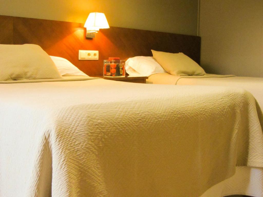 Hotel Avenida Requena Room photo