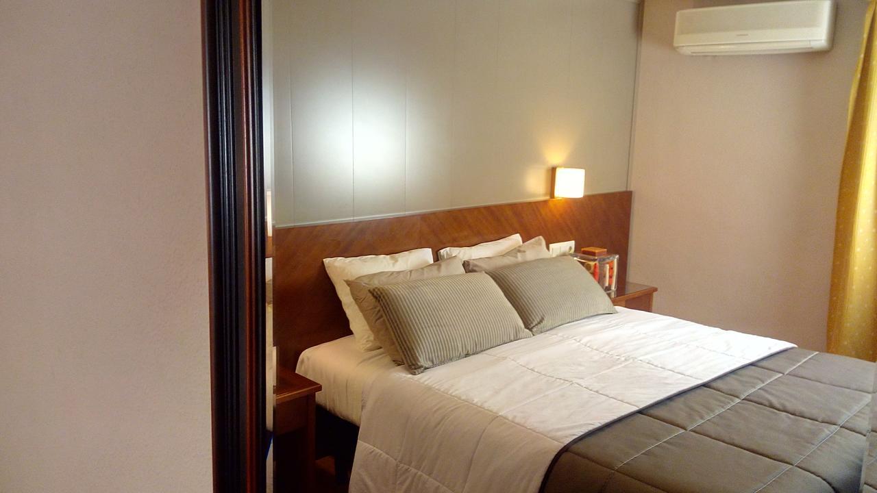 Hotel Avenida Requena Exterior photo